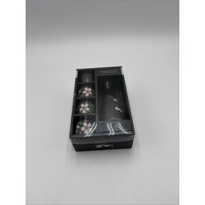 Studio Palate Stoneware Serveware 5‎ Piece Sake Set 1 Bottle 4 Cups Gray Flower